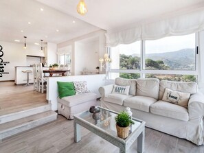 TV - Sky Bleu by Interhome (Tossa de Mar)