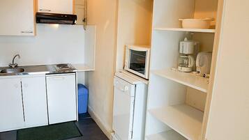 Fridge, dishwasher, toaster, highchair