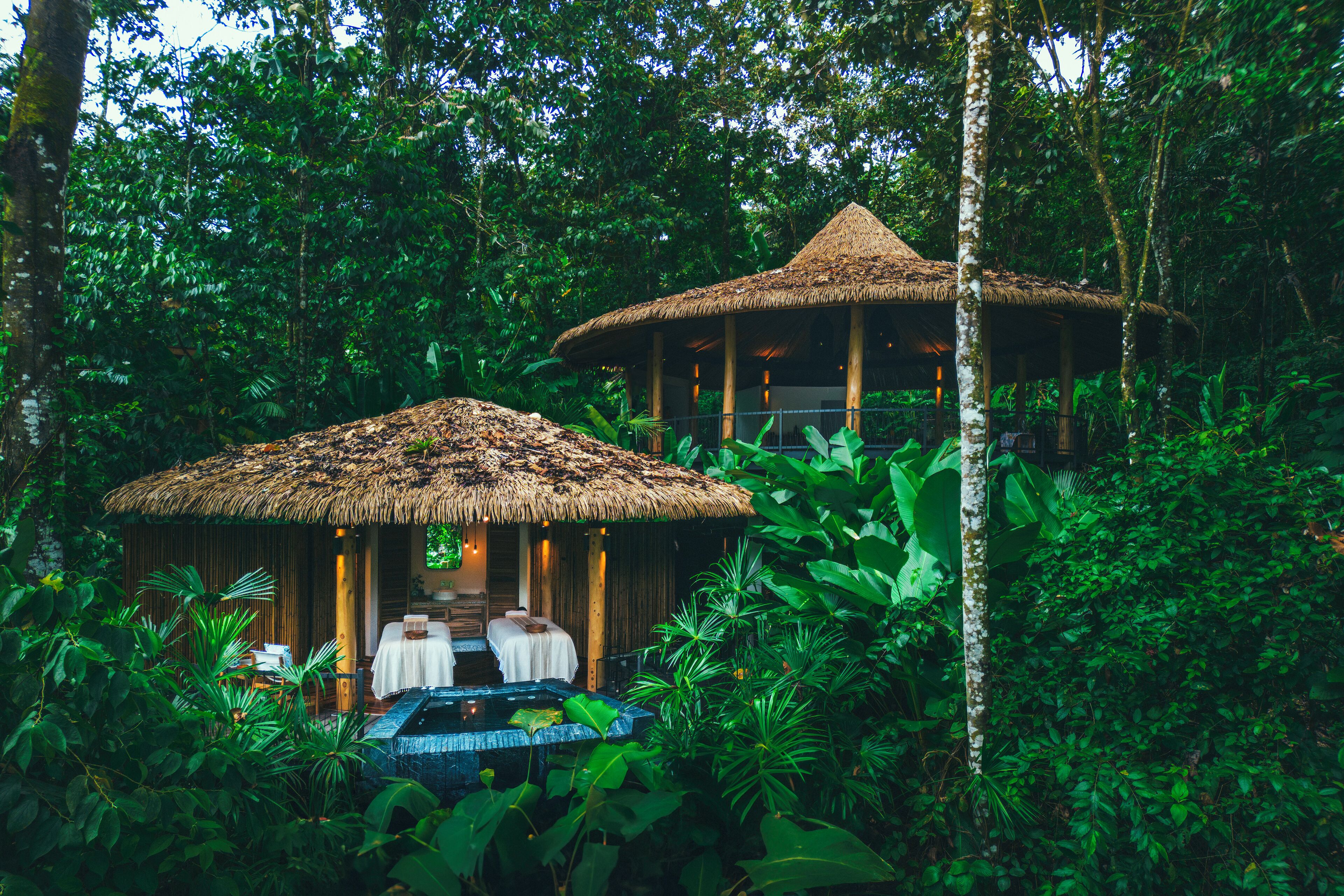 カップル用トリートメントルーム、ボディ トリートメント、アロマテラピー、ボディラップ、ボディスクラブ、フェイシャル トリートメント