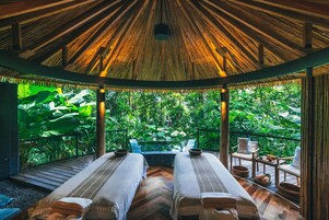 Couples treatment rooms, body treatments, aromatherapy, body wraps