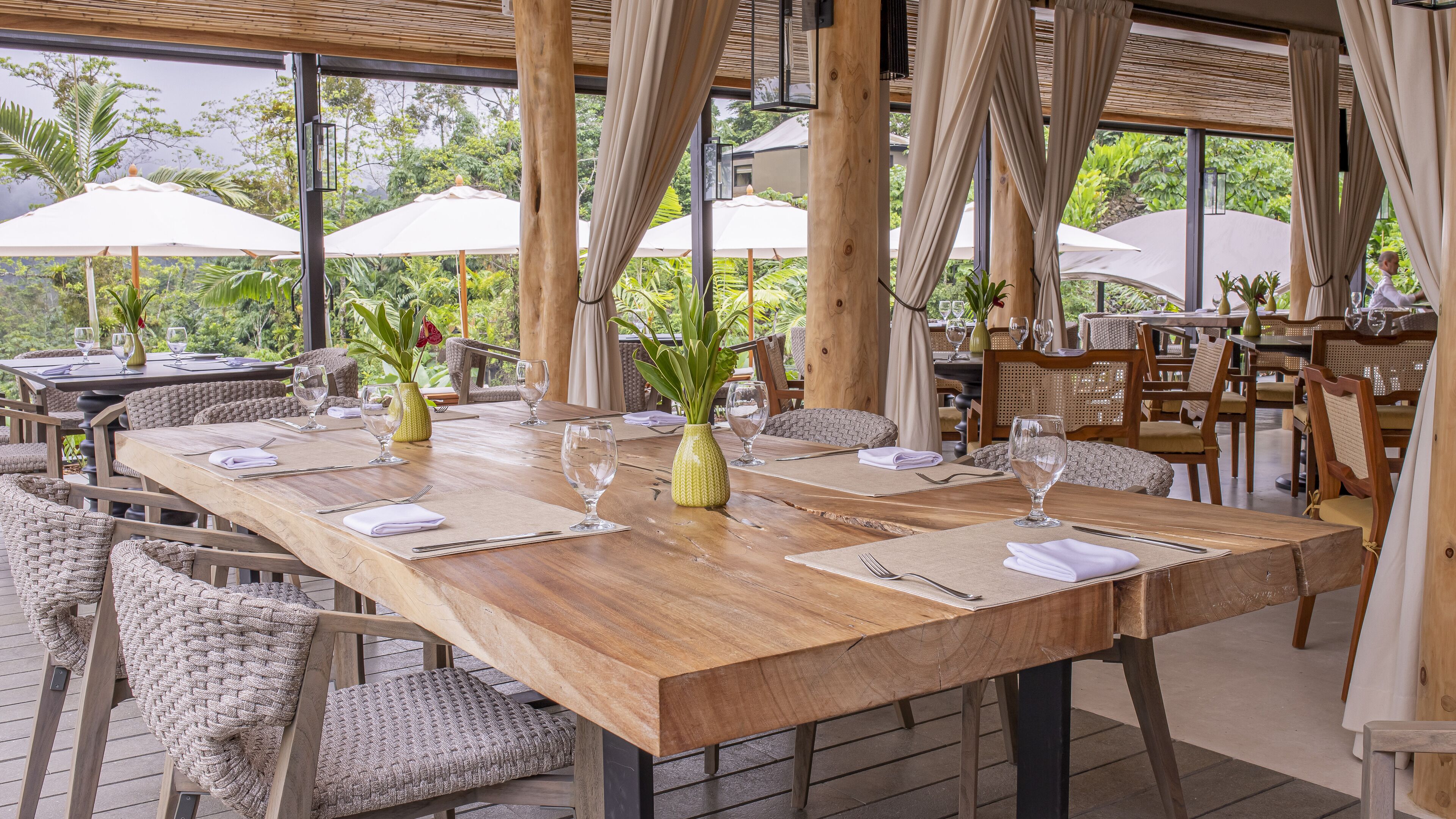 3 restaurants, breakfast, lunch, dinner served; mediterranean cuisine