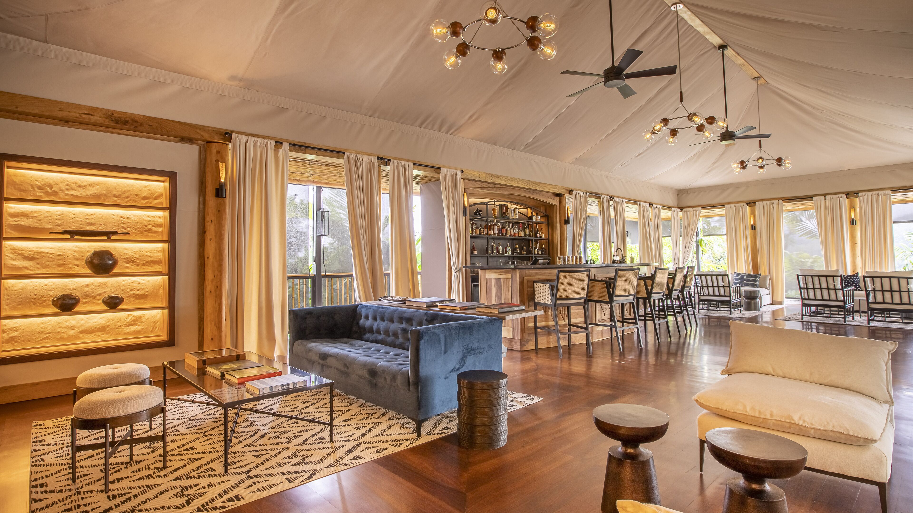 3 restaurants, breakfast, lunch, dinner served; Mediterranean cuisine 