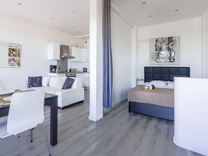 Interior - La Joconde by Interhome (Nice)