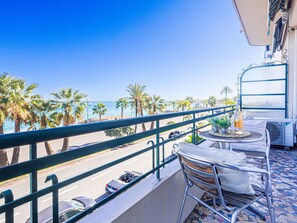 Outdoor dining - La Joconde by Interhome (Nice)