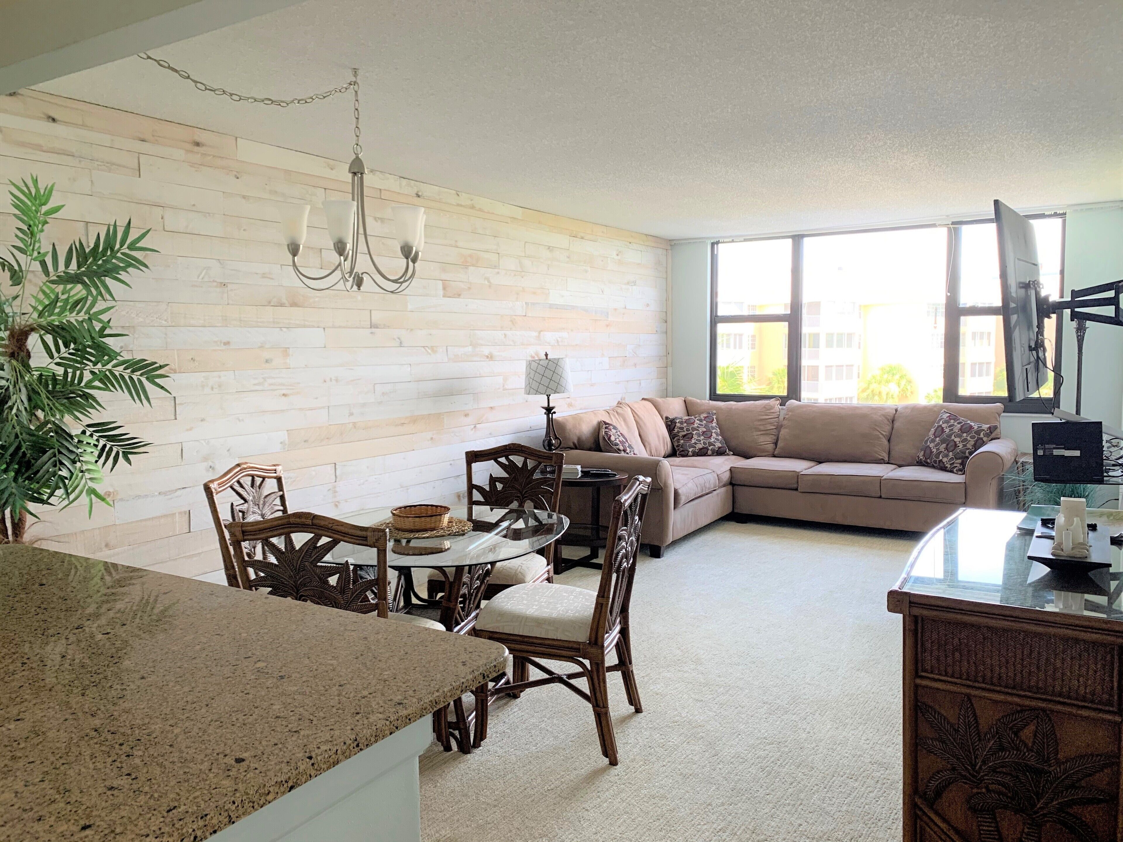 TV, DVD-spiller og bøker