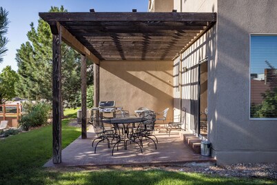 Viewing Deck | Pool Hot Tub | Near Town & Ntl Parks