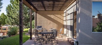 Viewing Deck | Pool Hot Tub | Near Town & Ntl Parks