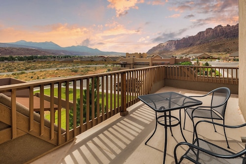 Kaunis Southgate Village Condo - kattoterassi - ilmastointi - uima-allas