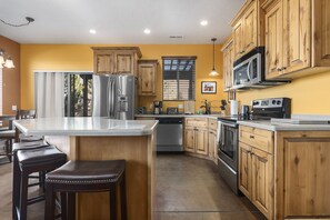 Refrigerador, microondas, horno, placa de cocina