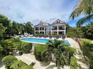 Exterior - 3 bed/3 bath Penthouse Velento #7-Partial Ocean Views/POOL/private dock (Caye Caulker)