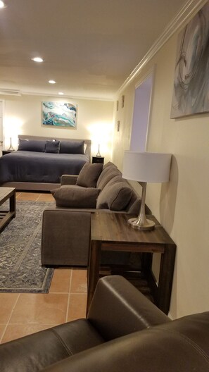 Interior - Quality Cribs 11-20 Spacious Basement Studio (Queens)