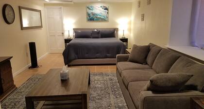 Quality Cribs 11-20 Spacious Basement Studio