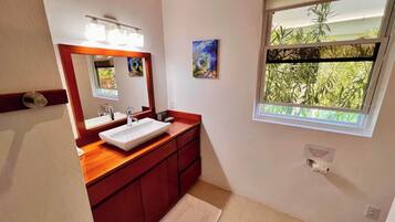 Een douche, een haardroger, handdoeken