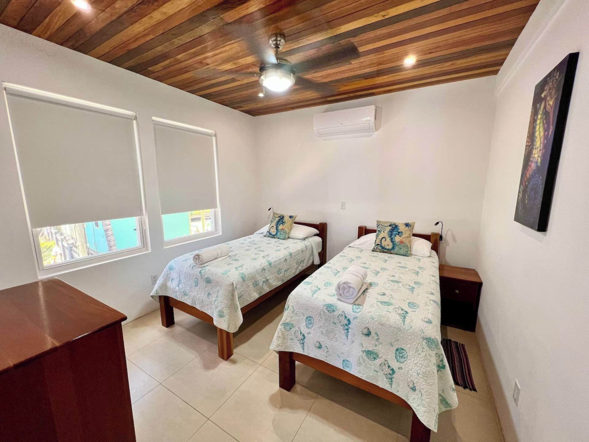 2 slaapkamers, een strijkplank/strijkijzer, reisbedje, gratis wifi