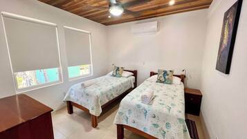 2 slaapkamers, een strijkplank/strijkijzer, reisbedje, gratis wifi