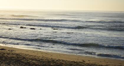 Cottage 'On the Beach' .... beobachte die Wellen .... von deinem Bett aus!