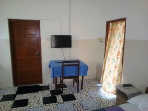 Television - Dadson's Lodge (Busua)