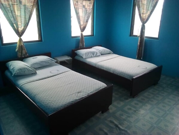 Room - Dadson's Lodge (Busua)