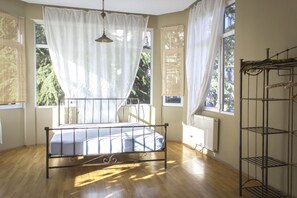 3 chambres, fer et planche à repasser, Wi-Fi, draps fournis