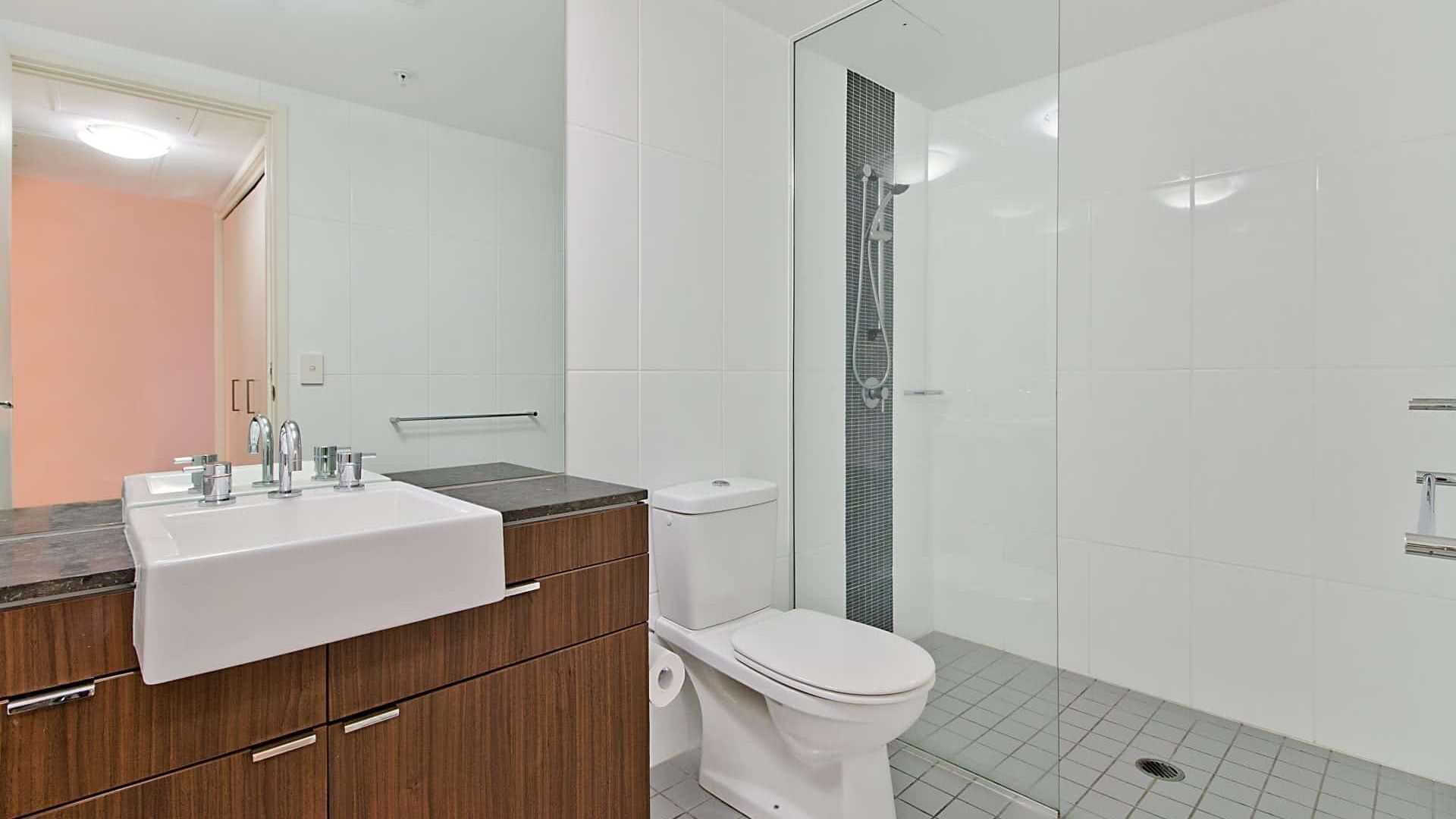 Blue C 305 - Beachfront Coolangatta - Min. 3 Night Stays! — image 8
