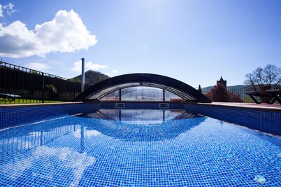 Cottage with pool near Barcelona