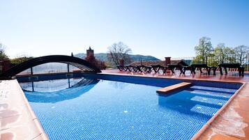 Indoor pool, outdoor pool