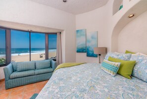 3 bedrooms, in-room safe, iron/ironing board, WiFi - Newly Remodeled, Ocean View, Beachfront, with Private Pool! (San José del Cabo)