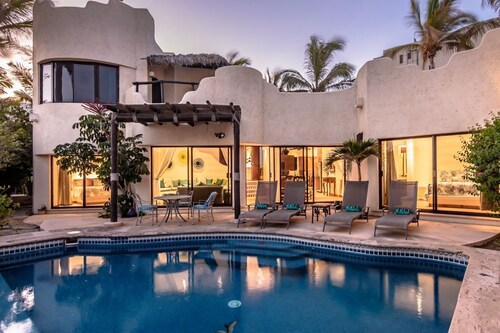 Newly Remodeled, Ocean View, Beachfront, with Private Pool!