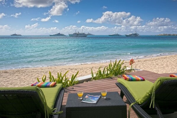 On the beach, sun loungers, beach towels - Vittoria (6 bedrooms) - Beachfront villa, Simpson Bay, St. Maarten (Simpson Bay)