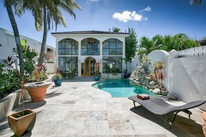 Outdoor pool - Vittoria (6 bedrooms) - Beachfront villa, Simpson Bay, St. Maarten (Simpson Bay)