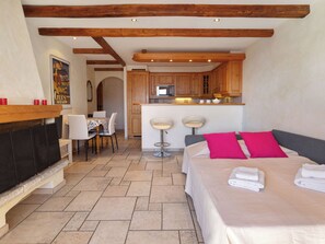 1 habitación, tabla de planchar con plancha y wifi 