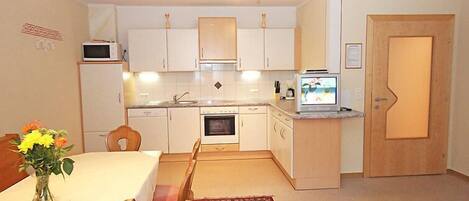 Refrigerador, microondas, horno y lavavajillas