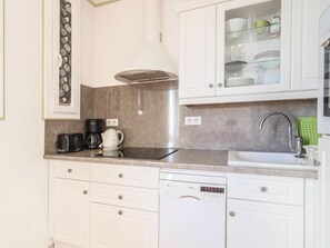 Réfrigérateur, four, lave-vaisselle, grille-pain