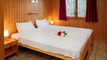 2 bedrooms, internet (free)