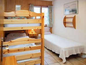 2 bedrooms, free Internet