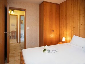 2 bedrooms, free Internet