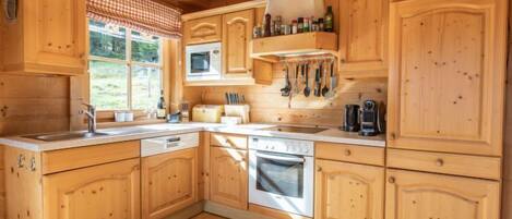 冷蔵庫、電子レンジ、オーブン、食器洗い機