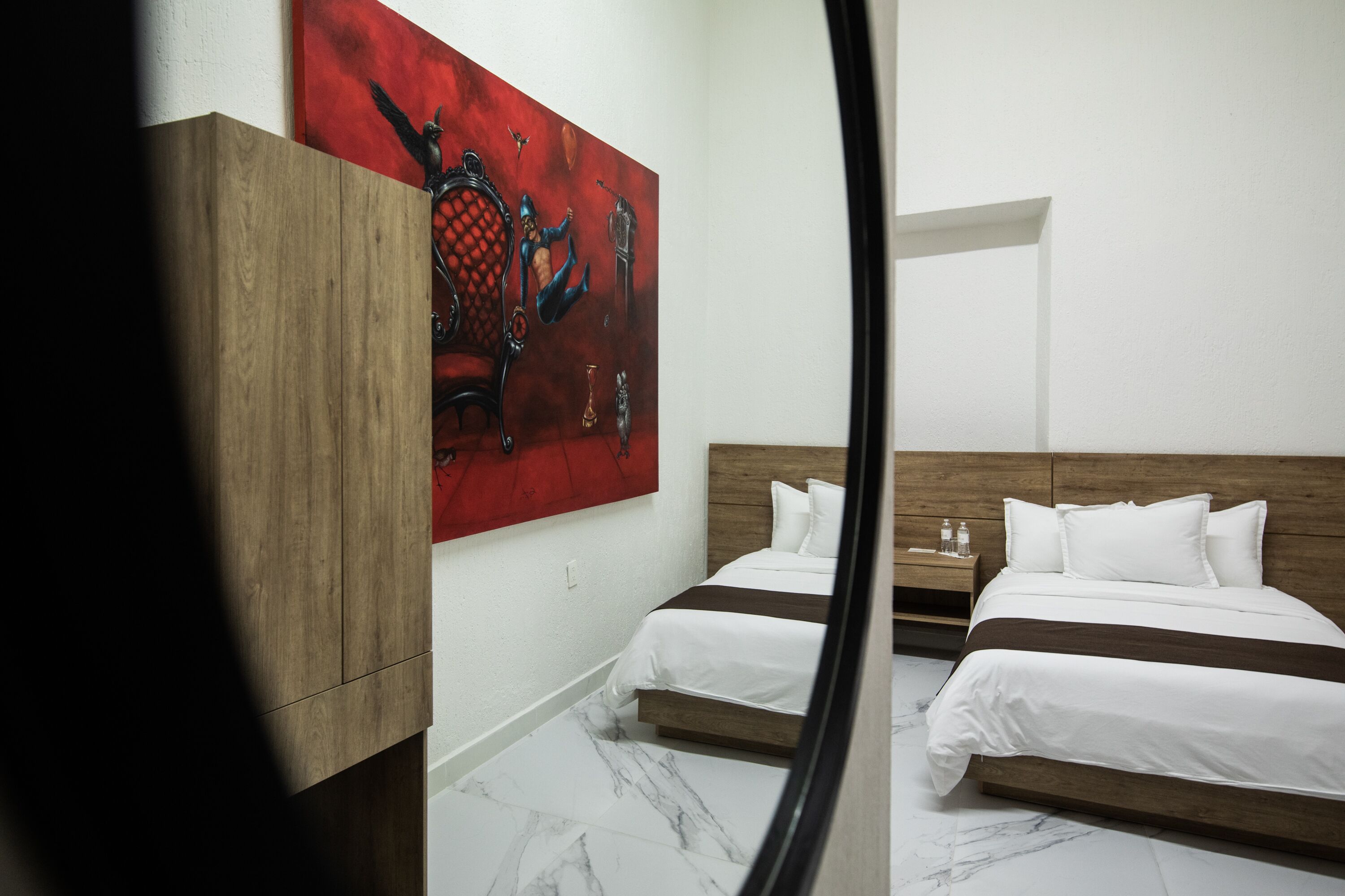 habitación 2 camas matrimoniales | individually furnished, desk, laptop workspace, iron/ironing board