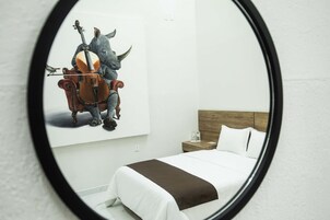 Habitación Queen | Individually furnished, desk, laptop workspace, iron/ironing board