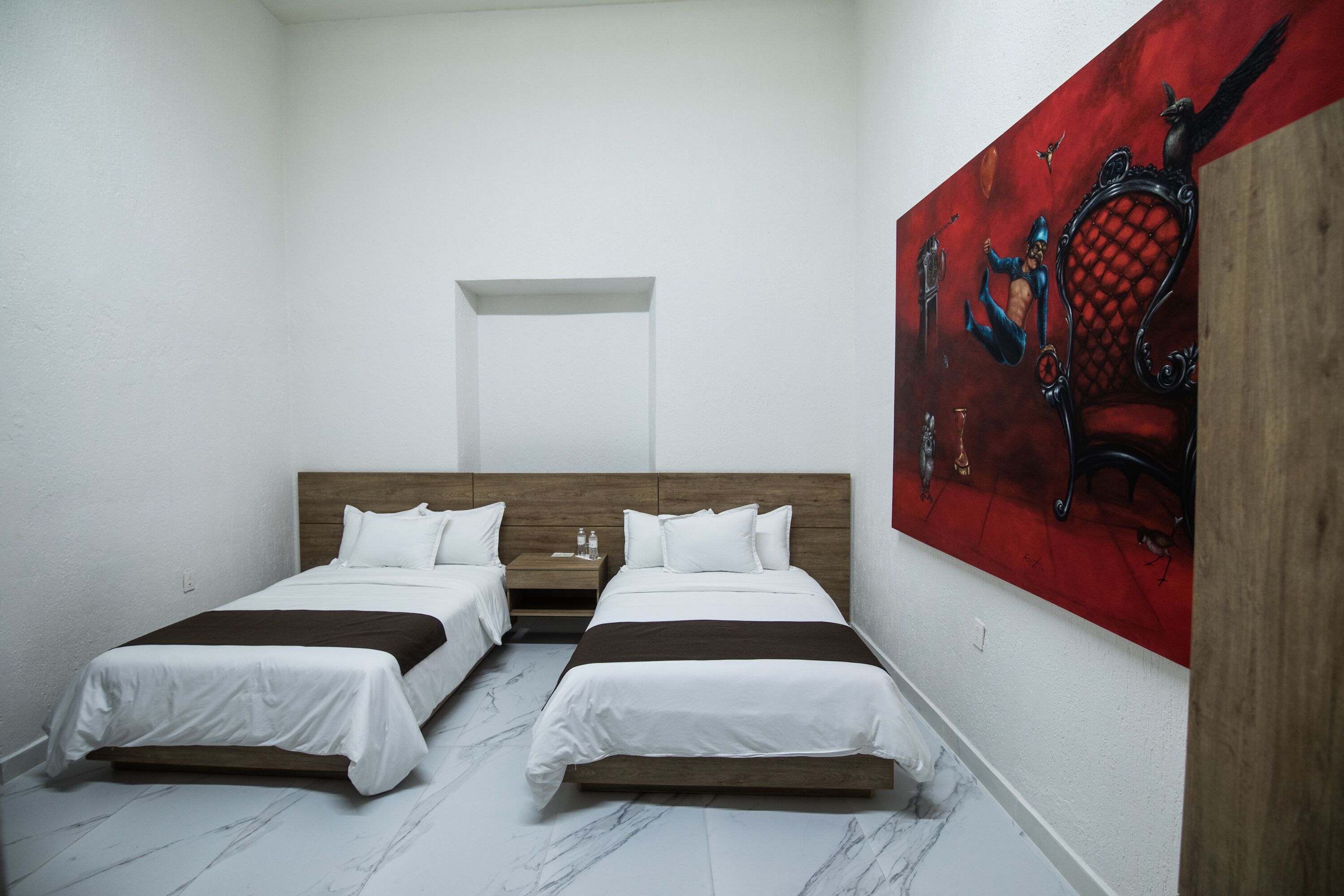 habitación 2 camas matrimoniales | individually furnished, desk, laptop workspace, iron/ironing board