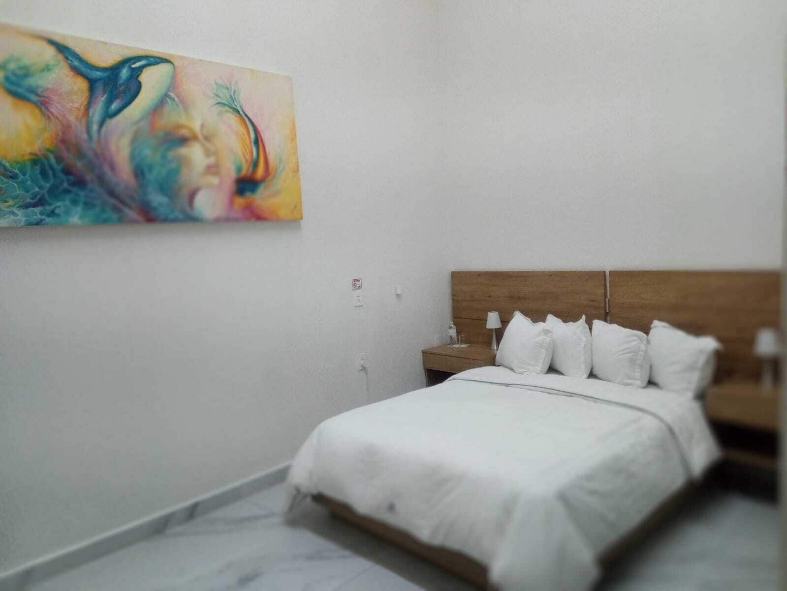 habitación queen | individually furnished, desk, laptop workspace, iron/ironing board