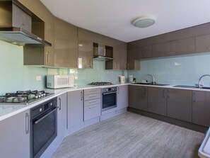 Réfrigérateur, micro-ondes, four