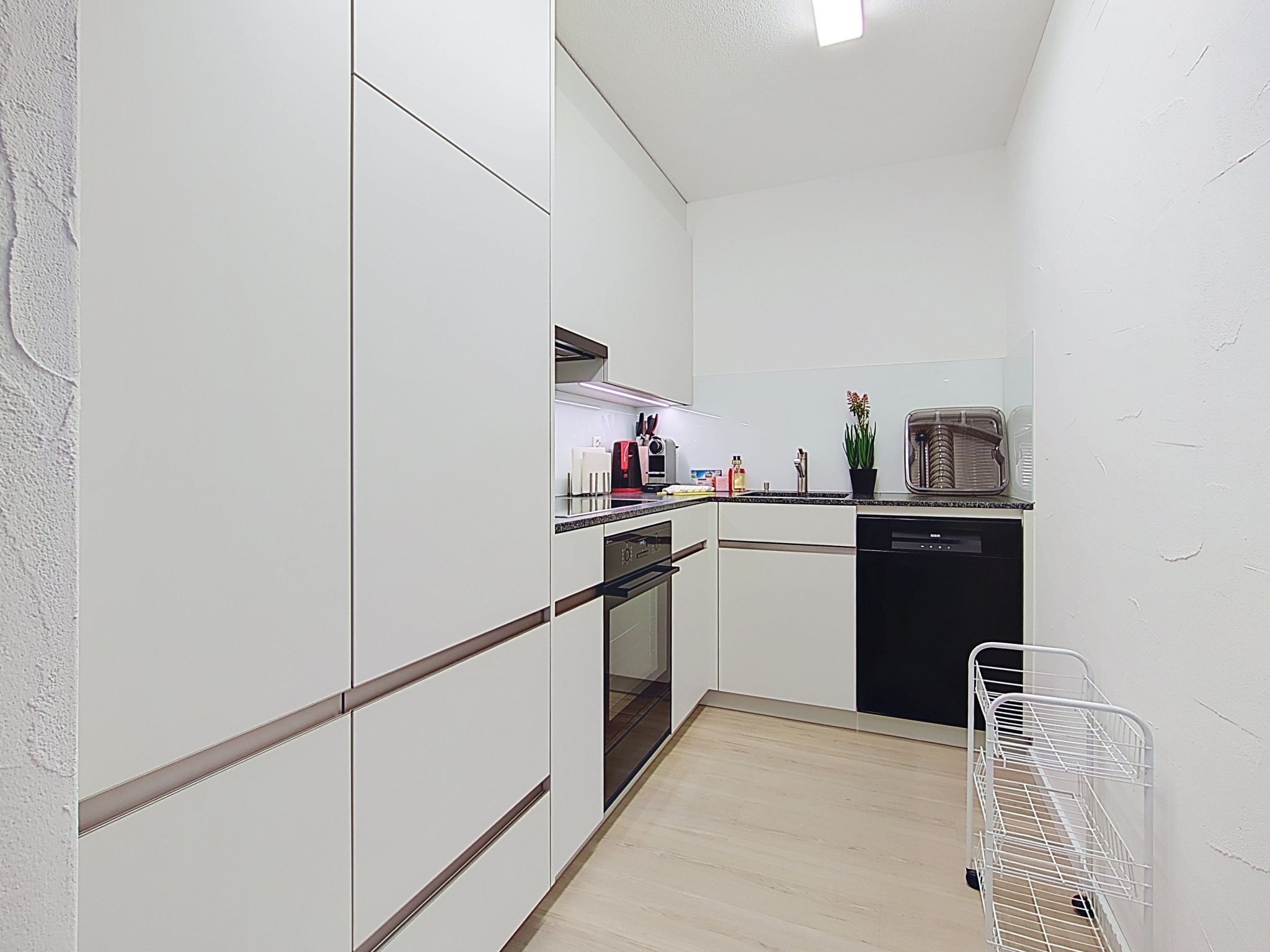 Fridge, oven, dishwasher, highchair