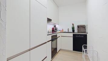 Fridge, oven, dishwasher, highchair