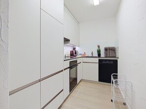Fridge, oven, dishwasher, high chair - Allod Park Haus B 202 by Interhome (Davos)