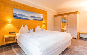 2 Schlafzimmer, Schreibtisch, Reisekinderbett, WLAN