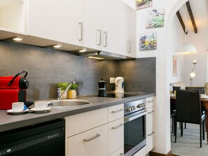 Fridge, oven, dishwasher, cookware/dishes/utensils