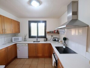 Frigorifero, microonde, forno, lavastoviglie