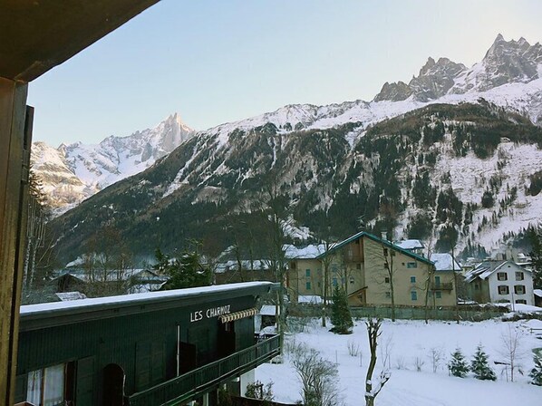 A mountain view with snow-covered peaks and a building labeled "LES CHARMOZ".