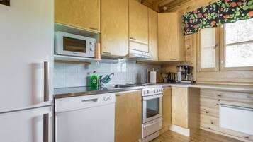 Geladeira, micro-ondas, lava-louças